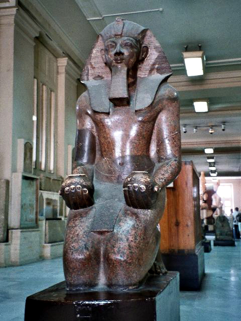 kneeling statue of Tutmosis III